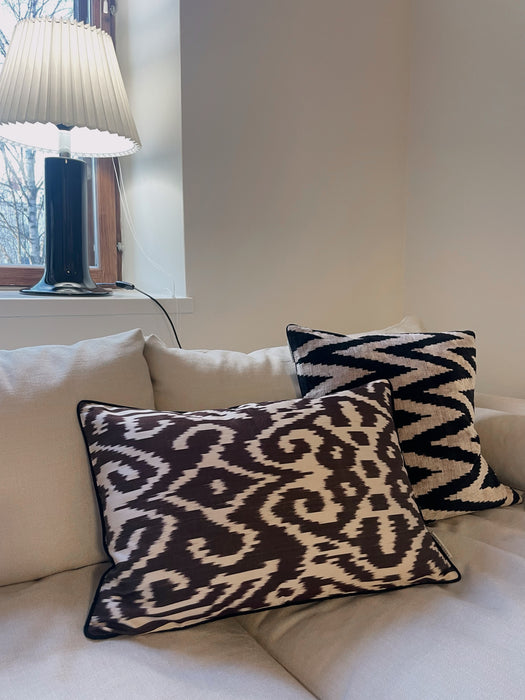 LAVLIA HOME silkkityyny, 40X60, ruskeanmusta