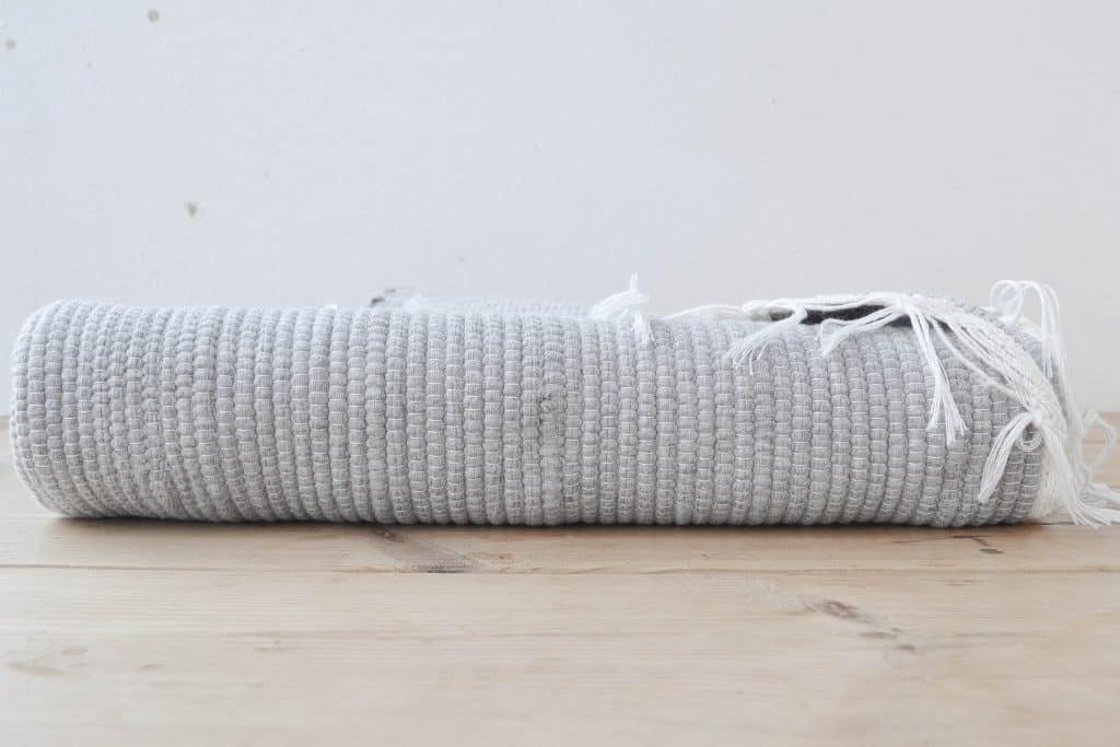 Käsinkudottu puuvillamatto, 70x140 cm, harmaa