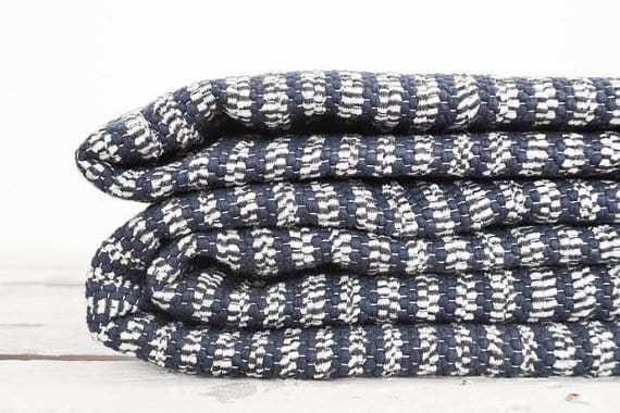 Käsinkudottu puuvillamatto, 136x190 cm, navy-musta
